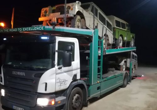 Transporte de portacoche de noche